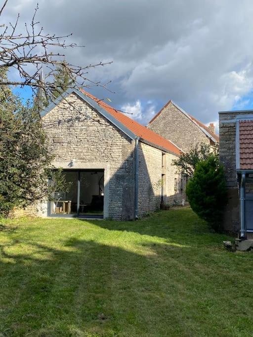 Gite L'Atelier D'Emile Baigneux-les-Juifs Exterior photo