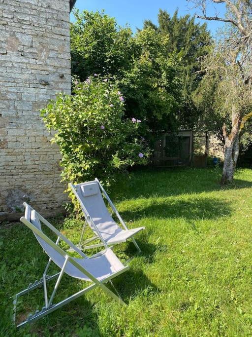 Gite L'Atelier D'Emile Baigneux-les-Juifs Exterior photo